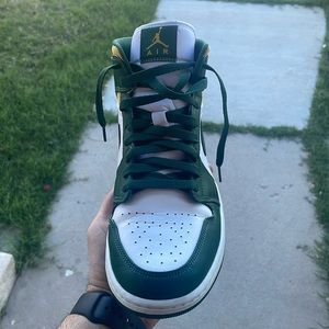 Jordan 1 Mid Sonics
